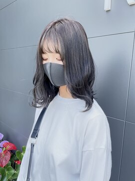 ルーミー(ROOMY) 切り口パッツリ波巻きヘア