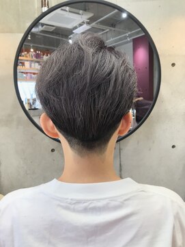 コージー(Kozy) シルバー 刈り上げスタイル