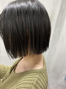 ヴィア(via) 切りっぱなしボブ×インナーカラー