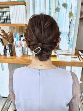 ハク アトリエ(HaKU atelier) 王道ゆるふわ下めシニヨンスタイル