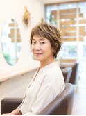 大人女性のふんわり若見えショートパーマ