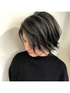 トルネード(TORNADO) 外国人風ショート ハイライトairtouch グレージュ 白髪ぼかし