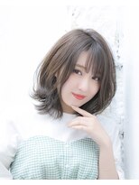 Lond流し前髪の大人かわいい耳掛けミディアム