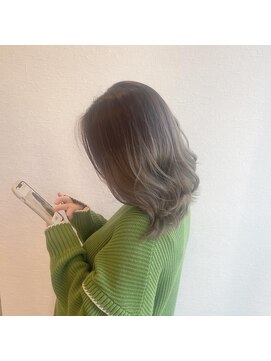 ムエベ(MUEBE) 艶めくグラデーションカラー