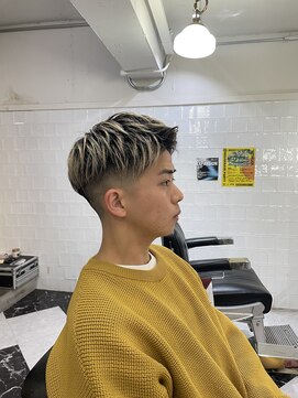 メリケンバーバーショップ フクオカ(MERICAN BARBERSHOP FUK) 波巻き束感ショートツーブロックマッシュアップバングコンマヘア