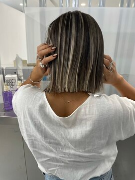 キング 高槻(K!ng) ハイライトカラーミルクティーベージュレイヤーカット