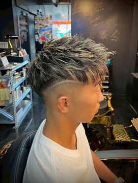 キングスマントーキョー 立川店(KINGSMAN TOKYO) フェード×アップバング×ラインアート