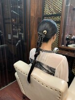 ユーアールアルシュ(UR Arche) タイトポニーテールアレンジ