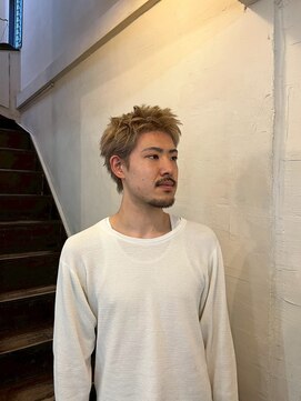 ビーバイエイトジェンツ(Bee by EIGHT GENTS) MEN’S HAIR/サーフカール/刈り上げセンターパート/心斎橋