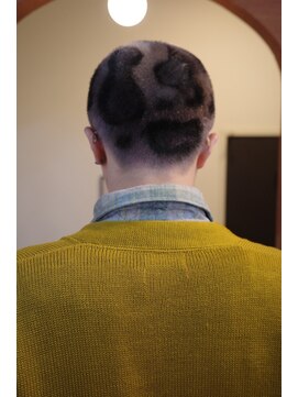 エディ(Edy) 刈り上げスキンフェード外国人風眉毛カットメンズサロン岡山