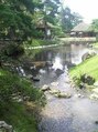 カットハウス ルーシーズ(CUT HOUSE RUCY'S) 会津若松の御ヤク園でこの庭を見ていると気持ちが和みます。