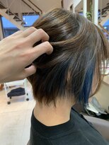 コアフィールフィス(COIFFURE fils)&nbsp;《見附　今町》前下がりショート　インナー鮮やかブルー