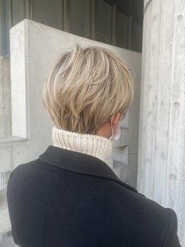 リバレッジ 白金(Leverage) ブロンドハイライトカラー