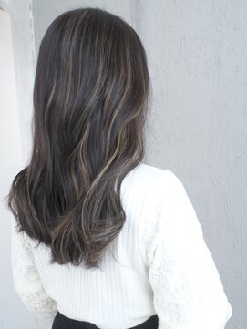 マリアナ(Mariana) ハイライトショートヘアレイヤーカットダブルカラー