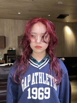 ミューズ バイ ケンジ(MUSE by KENJE) パキッとレッドカラー/レイヤー/ミディアム