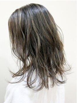 ヴェアリ(Vary)の写真/≪髪質改善/頭皮改善ケア特化サロン≫上質で品のあるハイライトカラーを一人一人オーダーメイドでご提案★