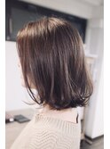 毛先ワンカールのミディアムボブ