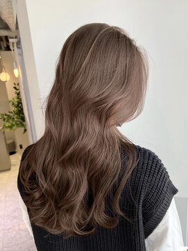 アマトウキョウスマートサロン(AMA TOKYO×Smart Salon) ヘーゼルベージュ　ブリーチなし　レイヤーカット　海外風