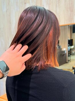 アートフォルムス(ART FORMES)の写真/耳にかけて見えるインナーカラー、結んだ時に立体感の出るハイライトも…*あなただけのカラーをご提案♪