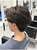 フェザーショートニュアンスパーマセンターパートツーブロック