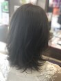 ヘアシック(Hair Chic) 重みのあるスタイルに動きをつけたカット。グレージュヘアー