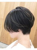 耳たぶラインのショートスタイル