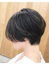 ルグン(LUGN) 耳たぶラインのショートスタイル