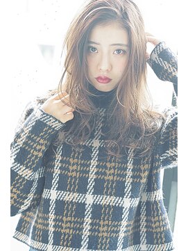 ソラ(sora) アクアショットでうるツヤなミディアムスタイル