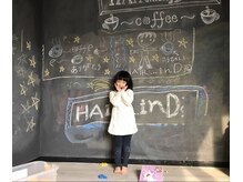 ヘアーインディーズ(HAIR...inD's)の雰囲気（お子様同伴歓迎☆黒板に落書きできるキッズスペースあります♪）