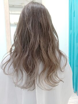 ヘアーメイクオズ(hair make O/S) 担当 照井 ホワイトグレージュ
