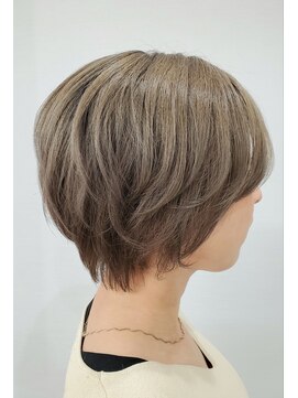 エイムヘアメイク 舟入店 ふんわり動く「くびれボブ」