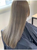 透き通るようなアッシュベージュ