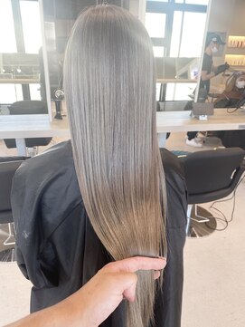 リア 近鉄八尾店(Lia) ホワイトシルバー