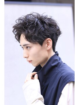 ブレイズ コクラ(BLAZE KOKURA) ゆるめツイスパのスパイキーショート【成田凌さんの髪型】