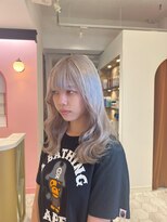 アマンドール(Aman D'or)&nbsp;レイヤーカット×ホワイト系カラー♪