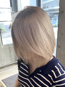 ツキ 横浜店(tuki) ダブルカラー外ハネボブインナーカラーハイライトケアブリーチ