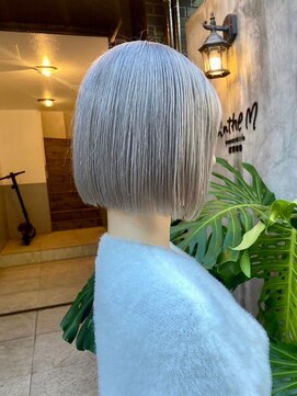 マジコ 原宿(Magico) ボブ/ミルクティーベージュカラー/ブリーチ/丸みショート/原宿