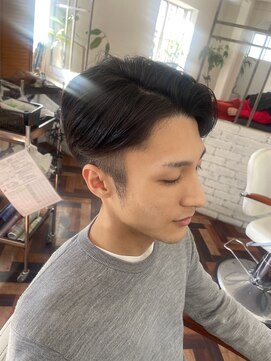 ヘアーアンドメイクアップモパ センターパート