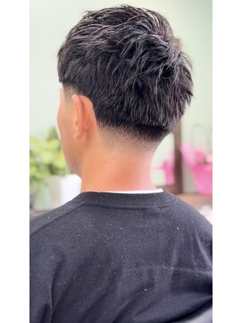 ケーエムシーセントラルルーツ(KMC Central Roots) スキンフェード、テーパーフェード