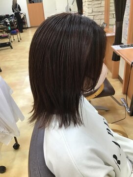 外ハネ小顔ひし形こなれミディミディアムレイヤー