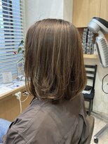 ウイ バイ ファースト 北四番丁店(u'i by first)&nbsp;ミディアムワンレンスタイル カラーはグリーン