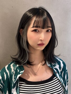 ヘアリゾート粋 新宿三丁目本店 イヤリングカラー/シルバーグレージュ/ミディアムレイヤー
