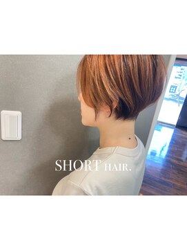 パル ラ パンセ(par la pensee) 大人可愛い前髪ありひし形耳掛けクールショートボブ20代30代40代