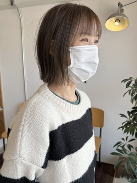 ヤエ(yae) アッシュベージュのボブ