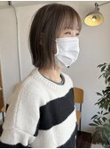 アッシュベージュのボブ