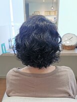ドゥージングヘアースクラッチ(Dozing Hair Scratch) 癖を活かした自然乾燥ヘア