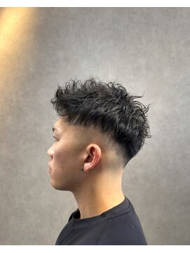 エルクロノス(L.Chronus) ツイストスパイラル×スキンフェード×アップバング