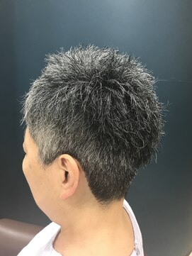 ヘアサロンアンドヘアメイクディー(hair salon hair make D) ミセス/白髪染め/白髪を活かす似合わせショート/グレイヘア/丸み