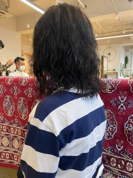 コンムオーベレ(COMMUOVERE) くるっと、ふわっとパーマスタイル