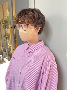 モルニ(MORNI) ショートヘア_マロンベージュ Aラインボブ かきあげ